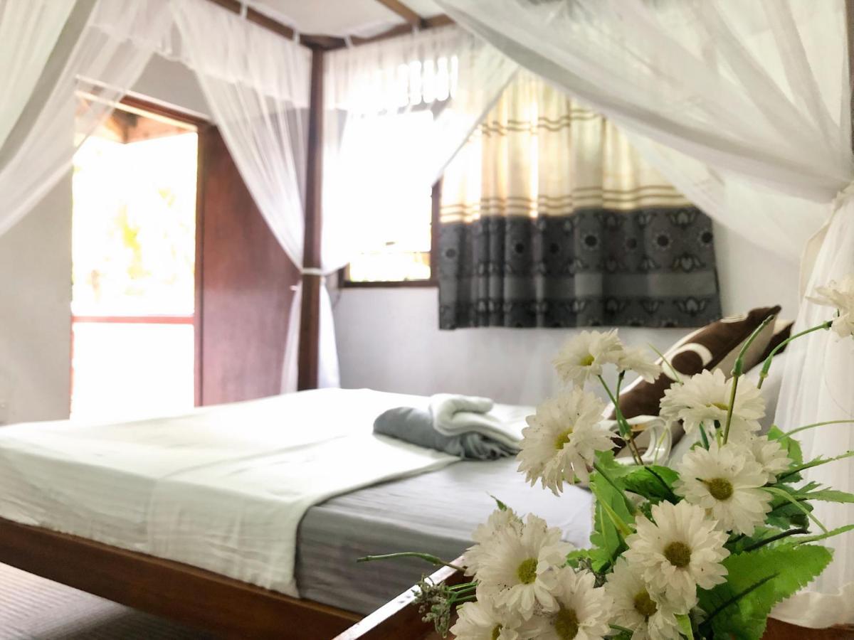 The Breeze Mirissa Bed and Breakfast Buitenkant foto