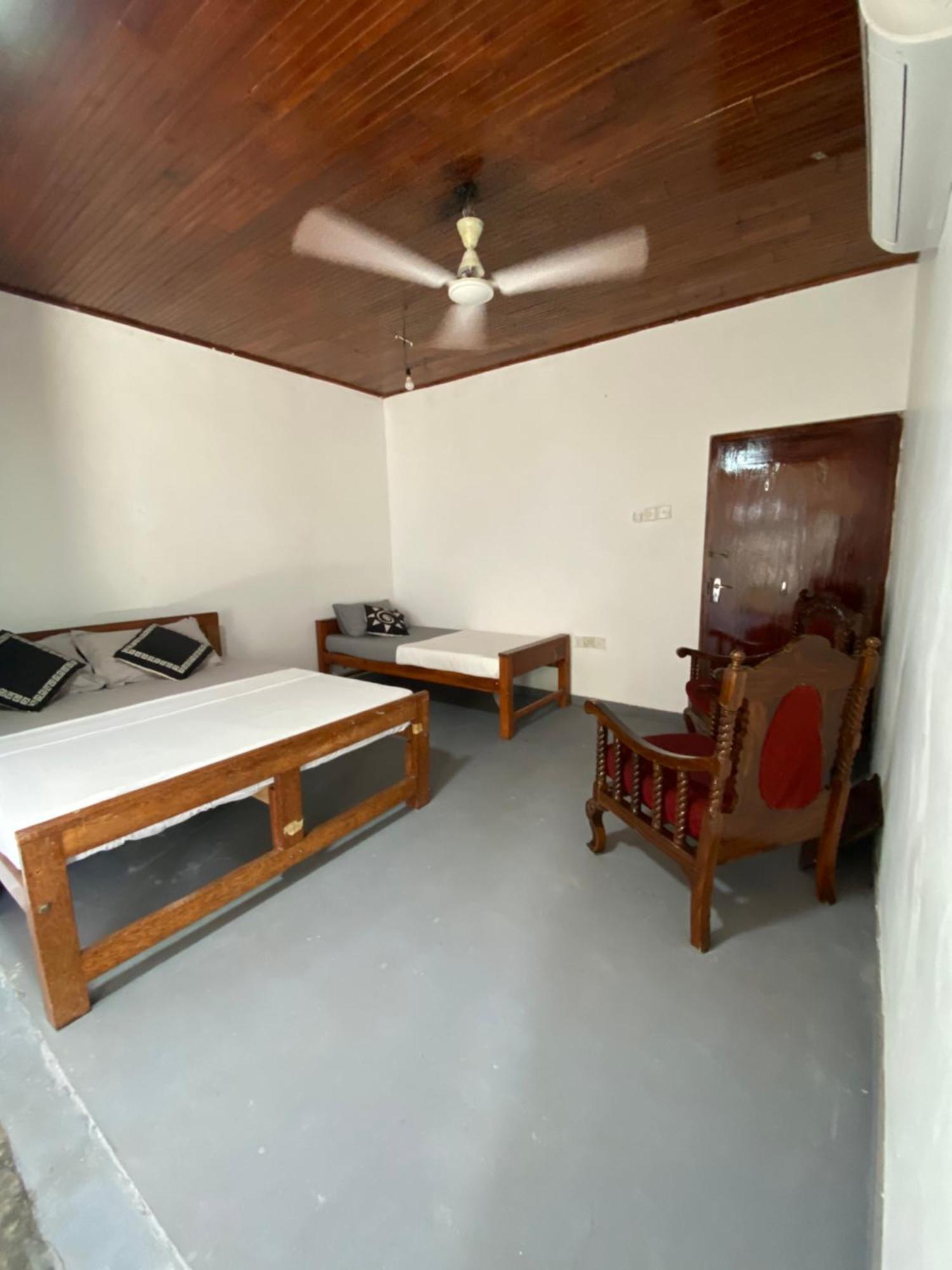 The Breeze Mirissa Bed and Breakfast Buitenkant foto
