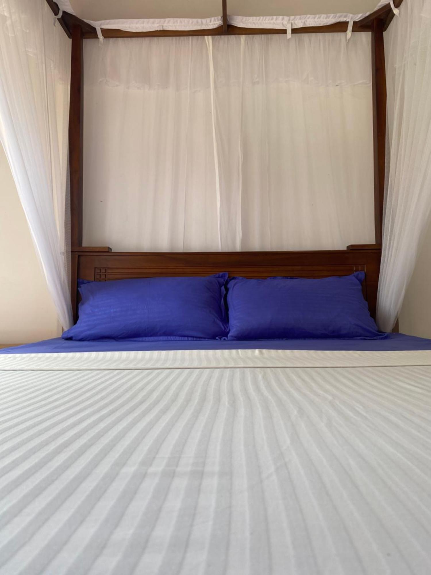 The Breeze Mirissa Bed and Breakfast Buitenkant foto
