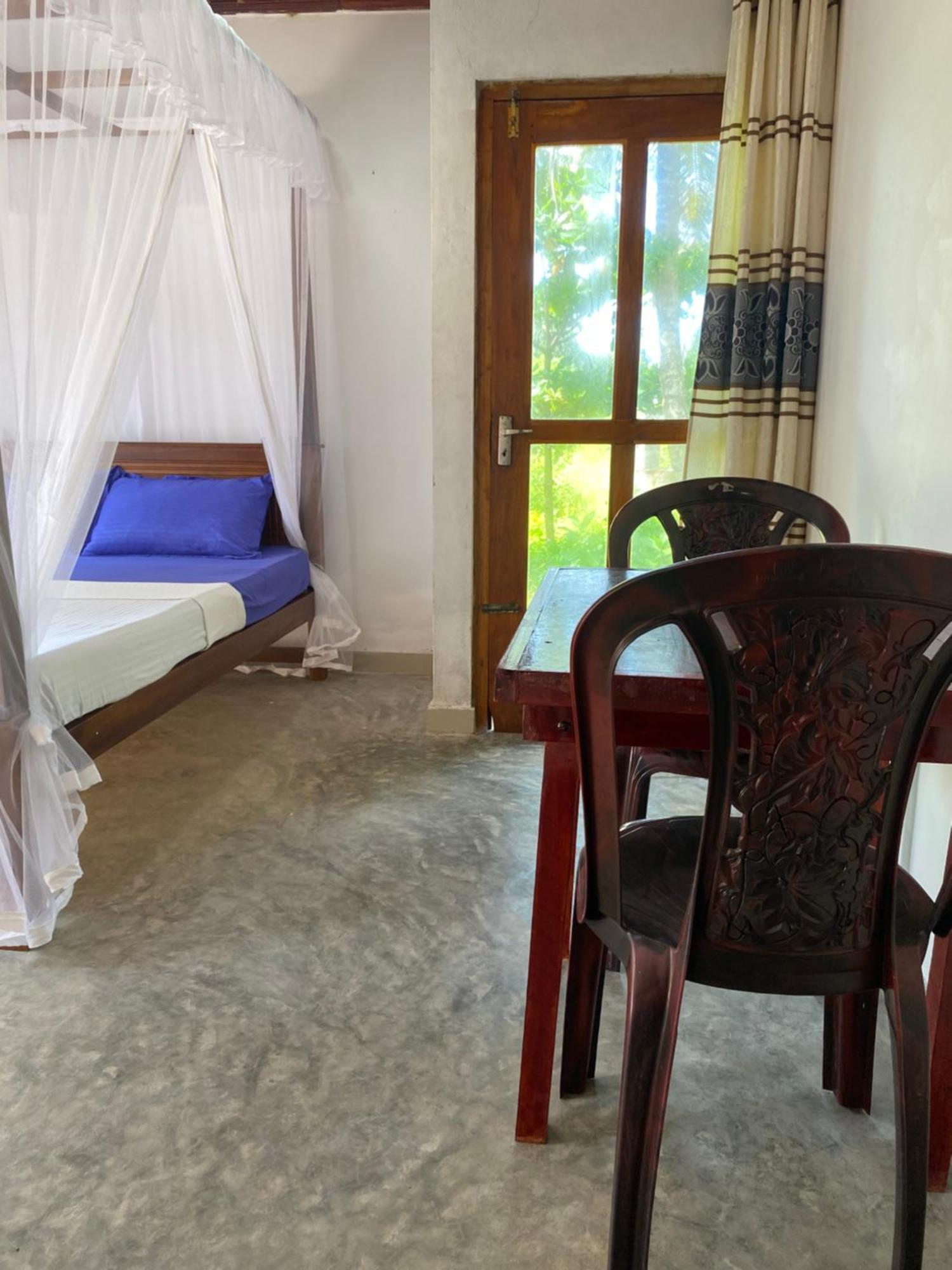 The Breeze Mirissa Bed and Breakfast Buitenkant foto