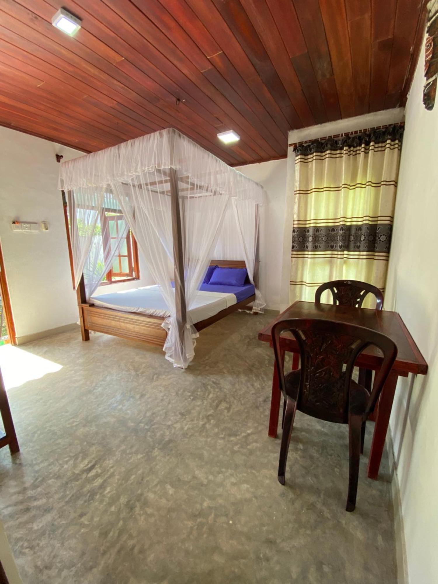 The Breeze Mirissa Bed and Breakfast Buitenkant foto