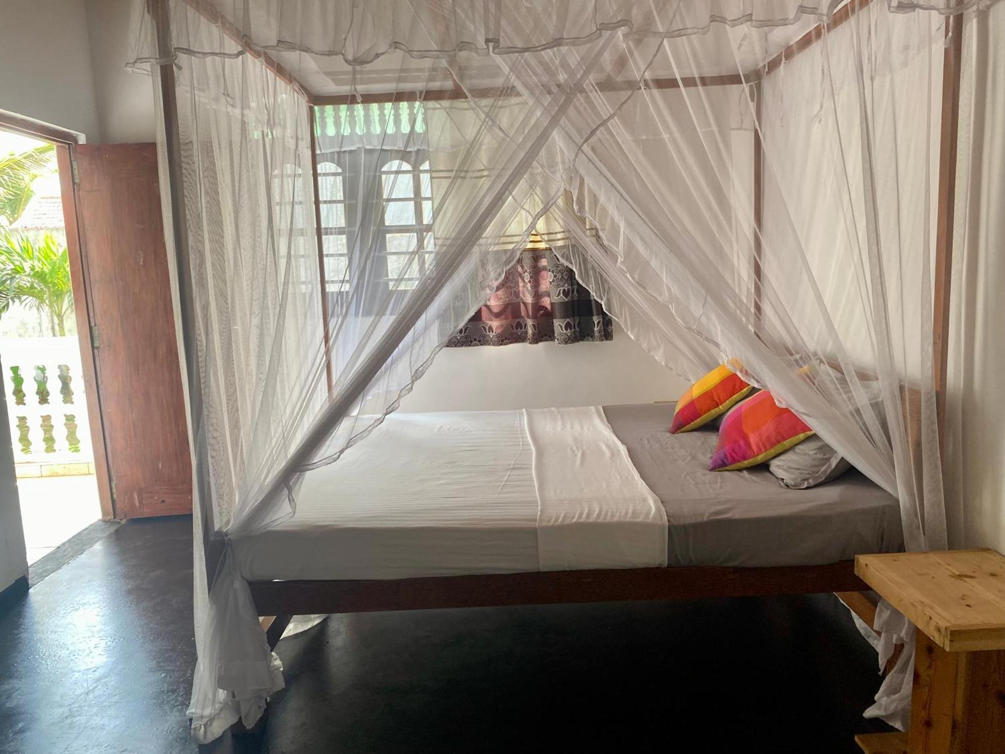 The Breeze Mirissa Bed and Breakfast Buitenkant foto