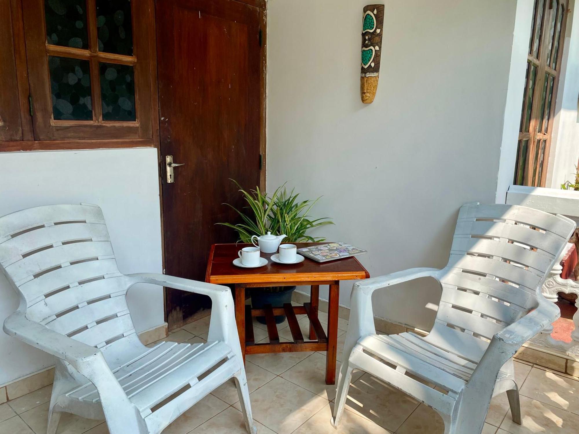 The Breeze Mirissa Bed and Breakfast Buitenkant foto