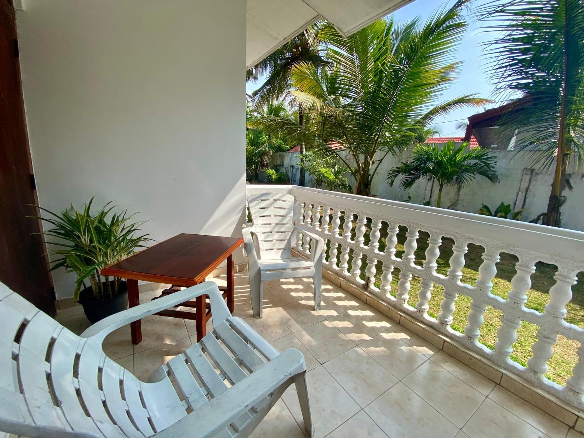 The Breeze Mirissa Bed and Breakfast Buitenkant foto