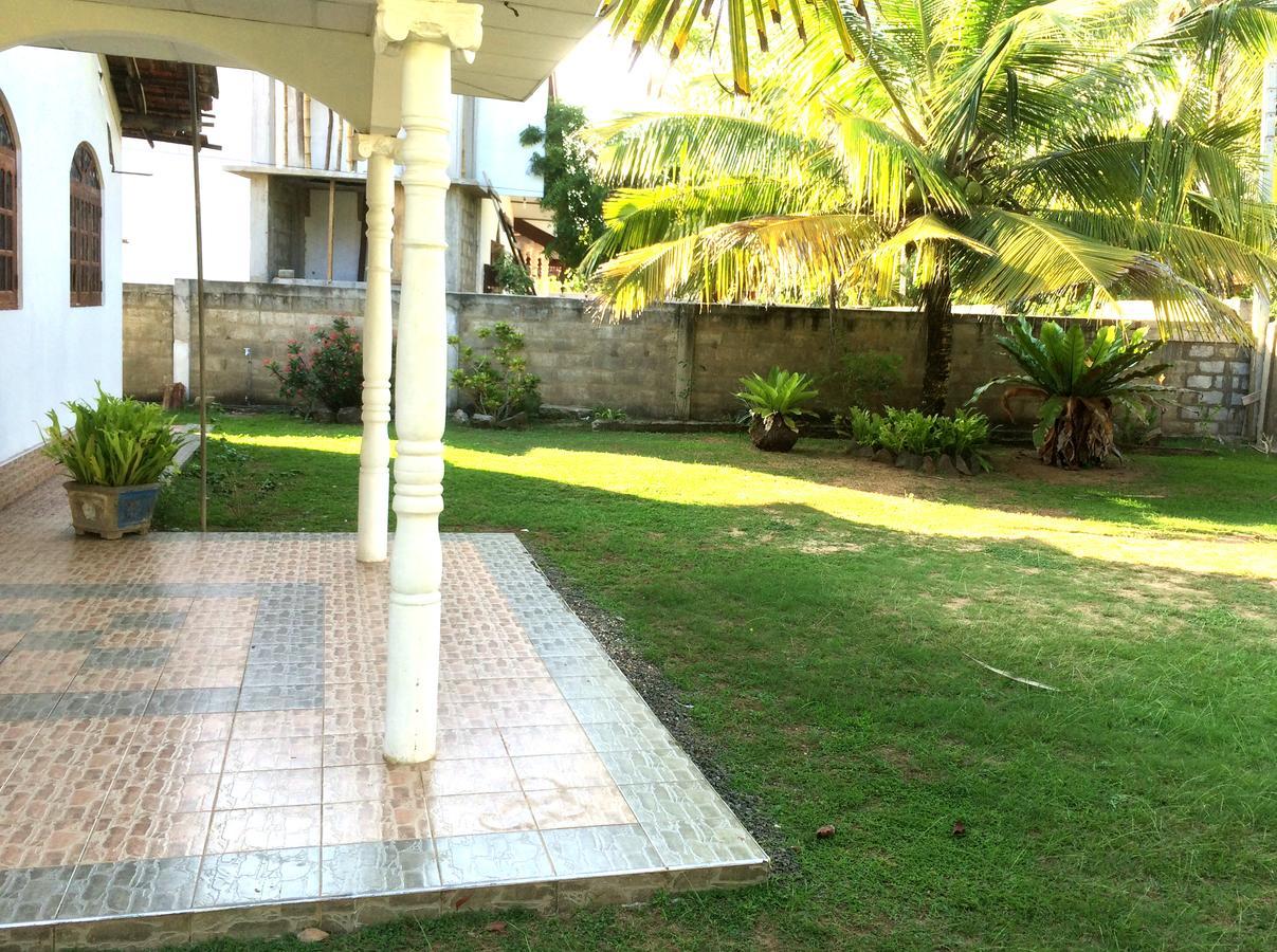 The Breeze Mirissa Bed and Breakfast Buitenkant foto