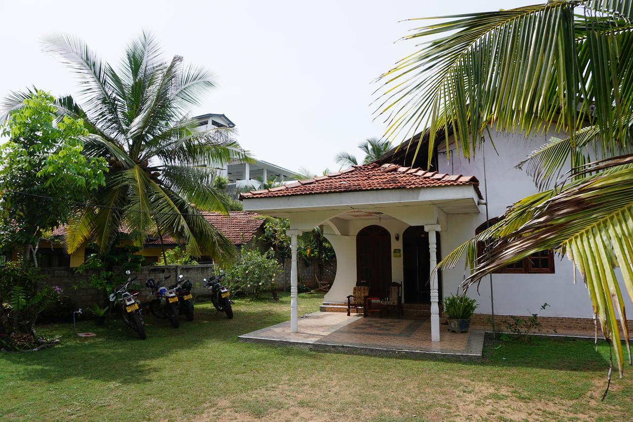 The Breeze Mirissa Bed and Breakfast Buitenkant foto