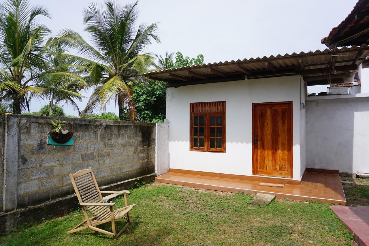 The Breeze Mirissa Bed and Breakfast Buitenkant foto