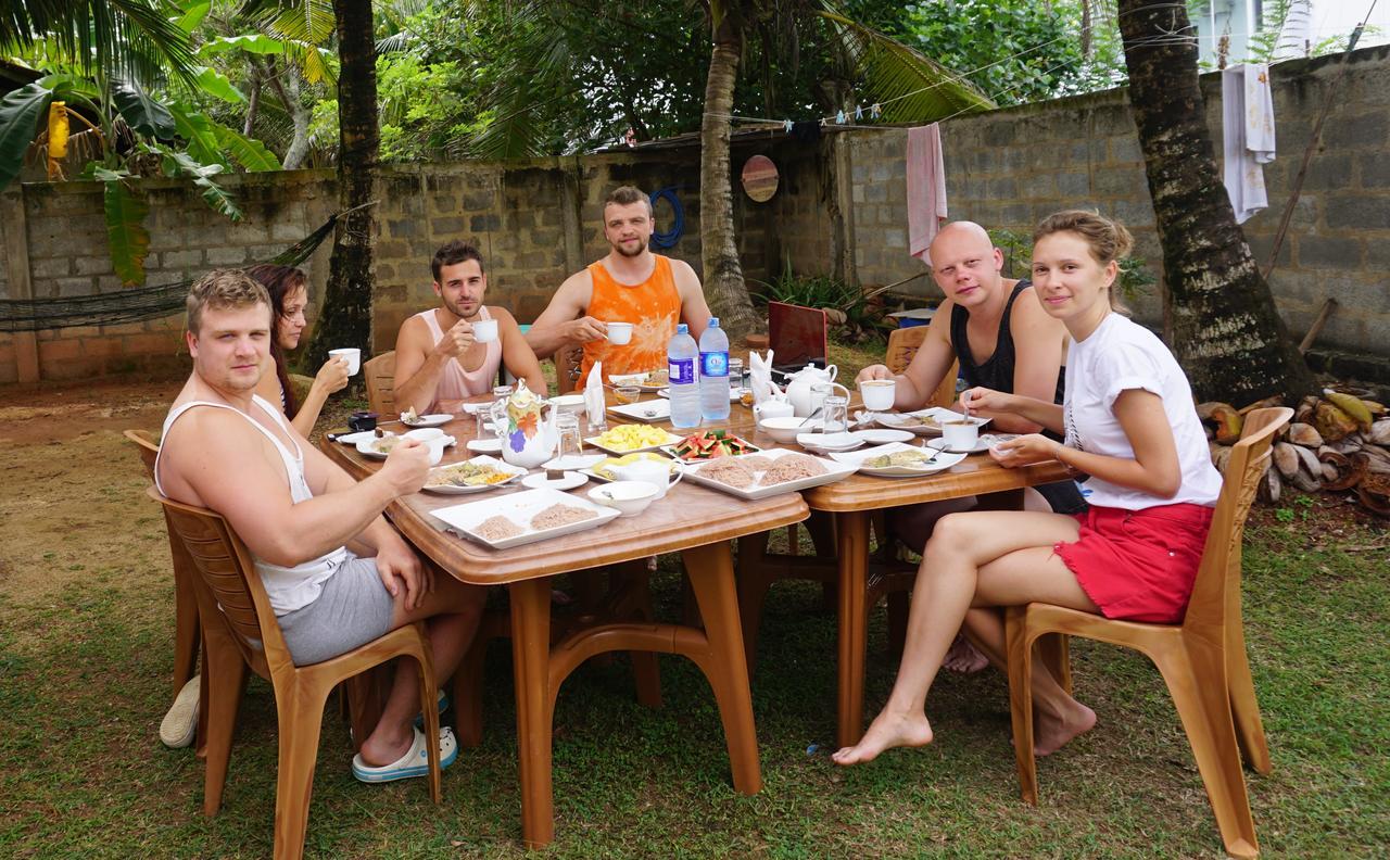 The Breeze Mirissa Bed and Breakfast Buitenkant foto