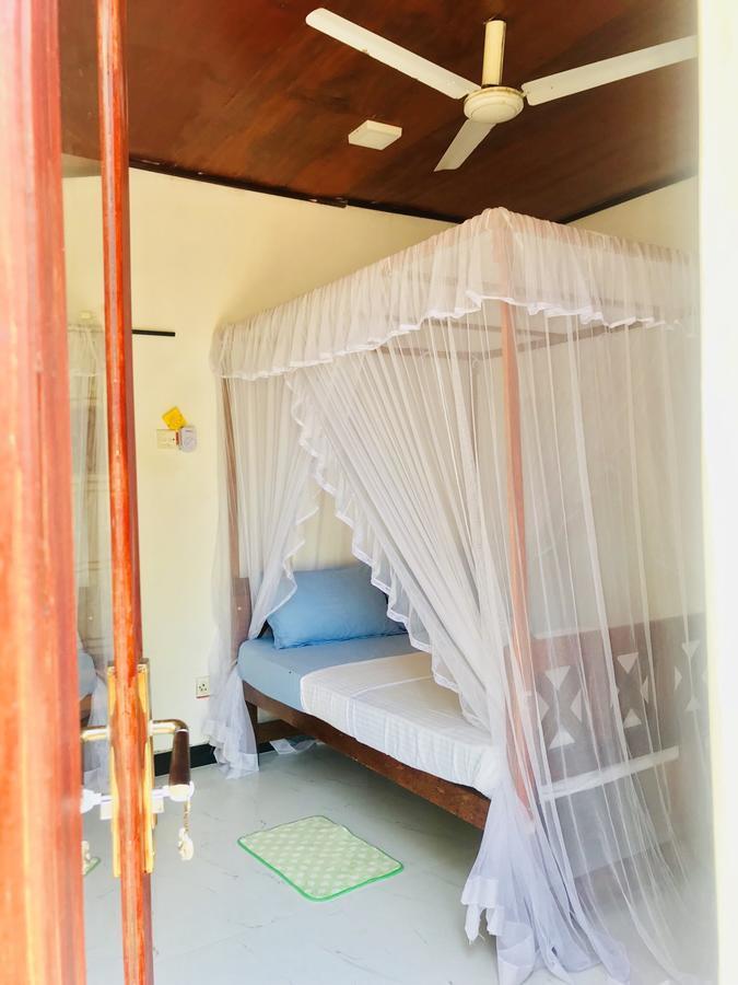 The Breeze Mirissa Bed and Breakfast Buitenkant foto